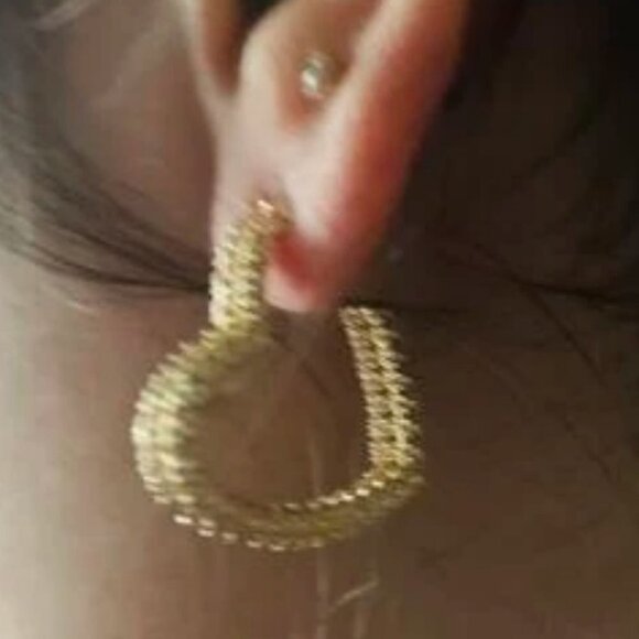 gold toned Heart Design Earrings - Picture 4 of 4